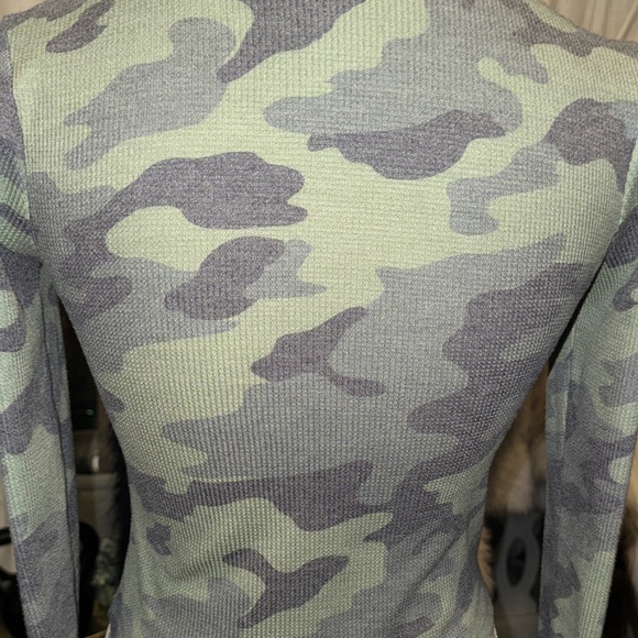 BP Nordstrom Camouflage Longsleeve Army Green Long John Top Womens Casual Tee XS - Picture 7 of 9